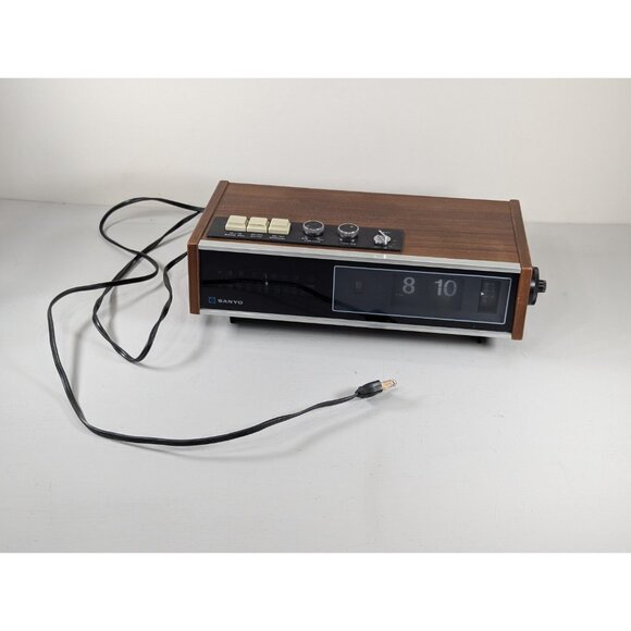 1970s SANYO wood finish flip-clock 10FA-T40W - Picture 2 of 16